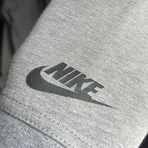 WORN ONCE Nike running sweatshirt